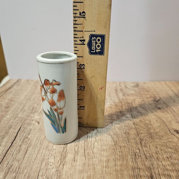 Pair of Small 3.5 Inch Chinese Floral Porcelain Vases - Picture 10 of 11